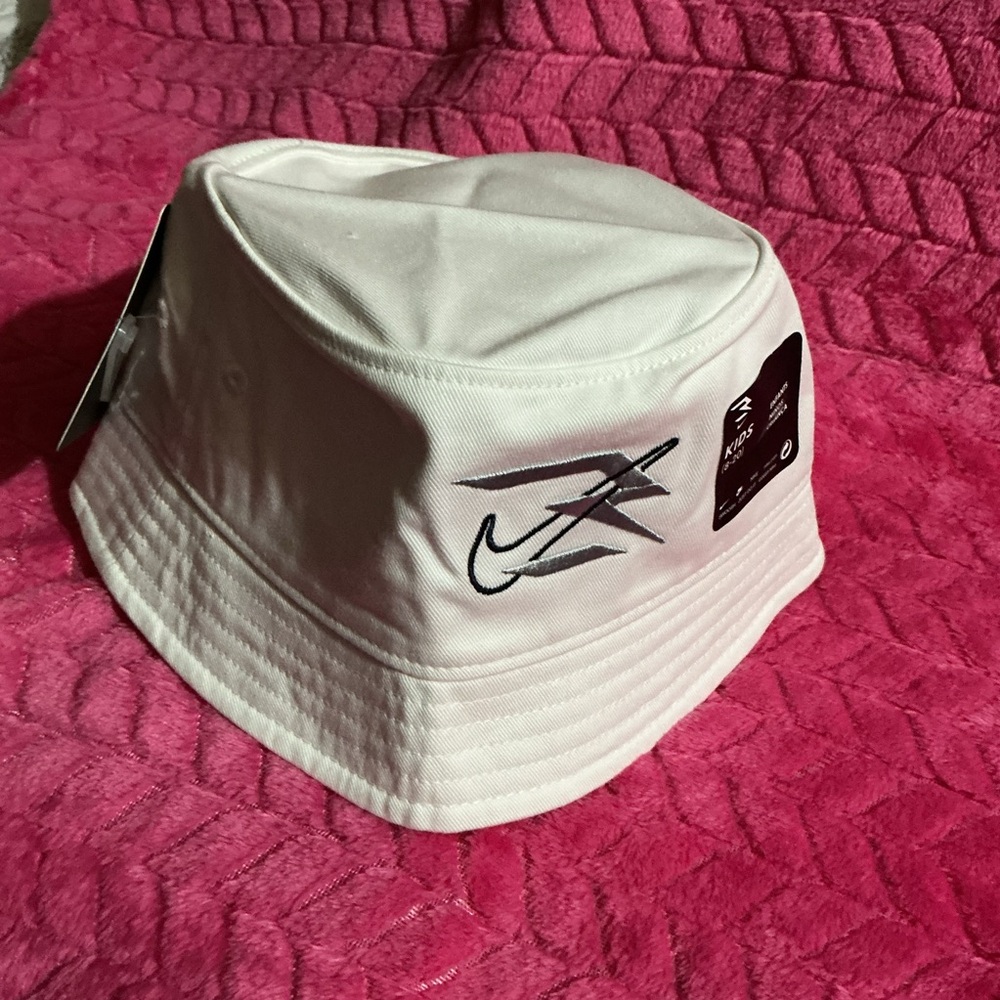 🆕 Nike White Bucket Hat with Embroidered Logo